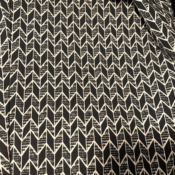 Michel Studio Collection Alexa Cropped/Ankle Pant - Picture 6 of 6